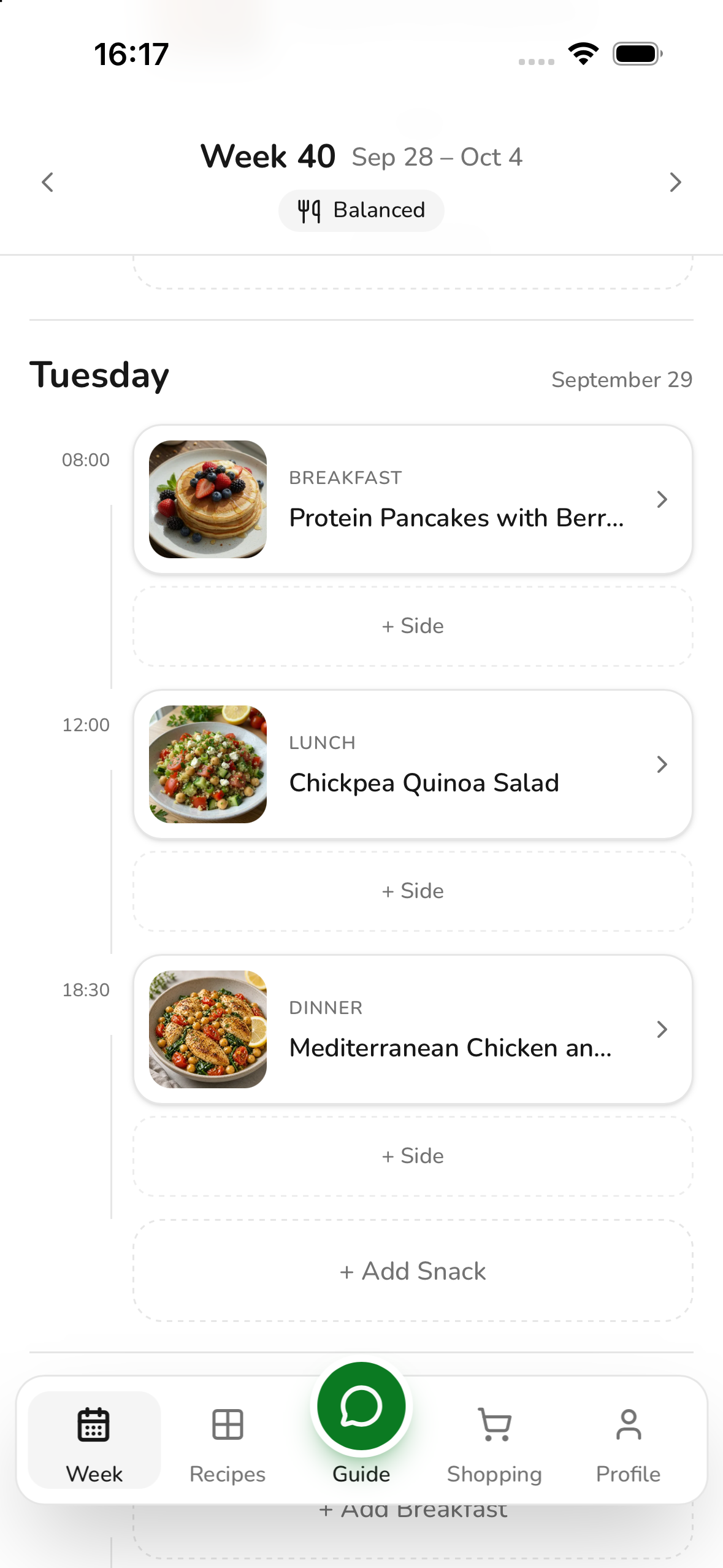 Actual screenshot of the Eatsboard weekly plan with breakfast, lunch and dinner, English app interface